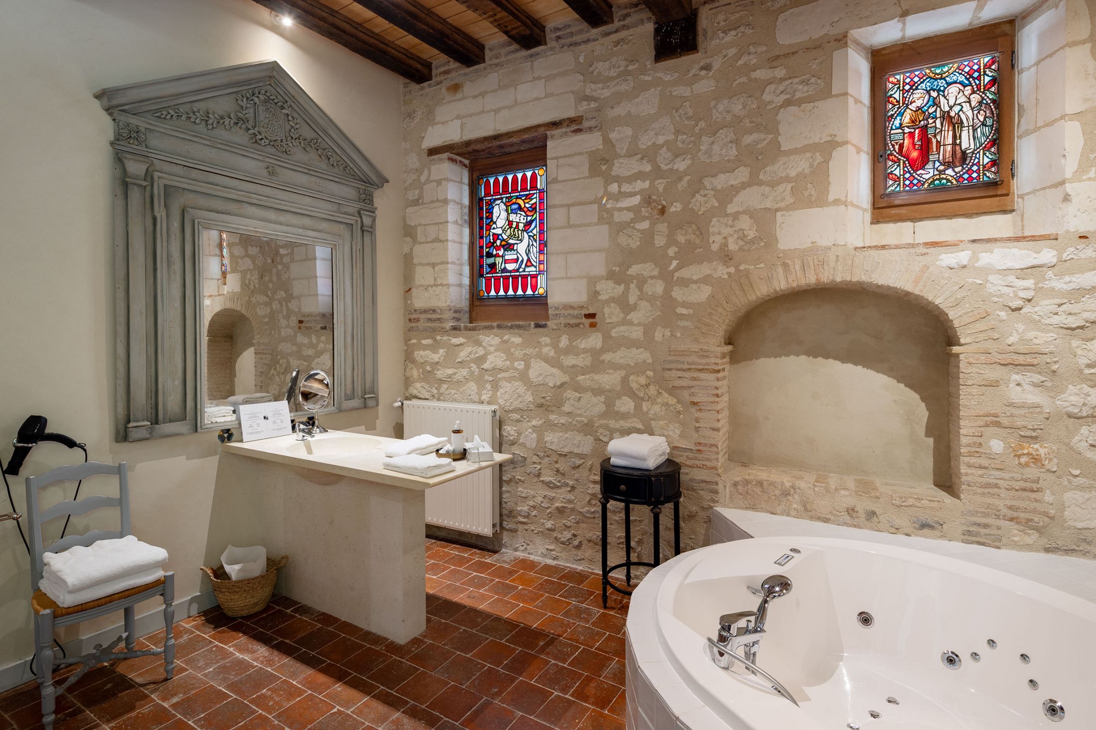 suite signature chevaliers vue salle de bain 